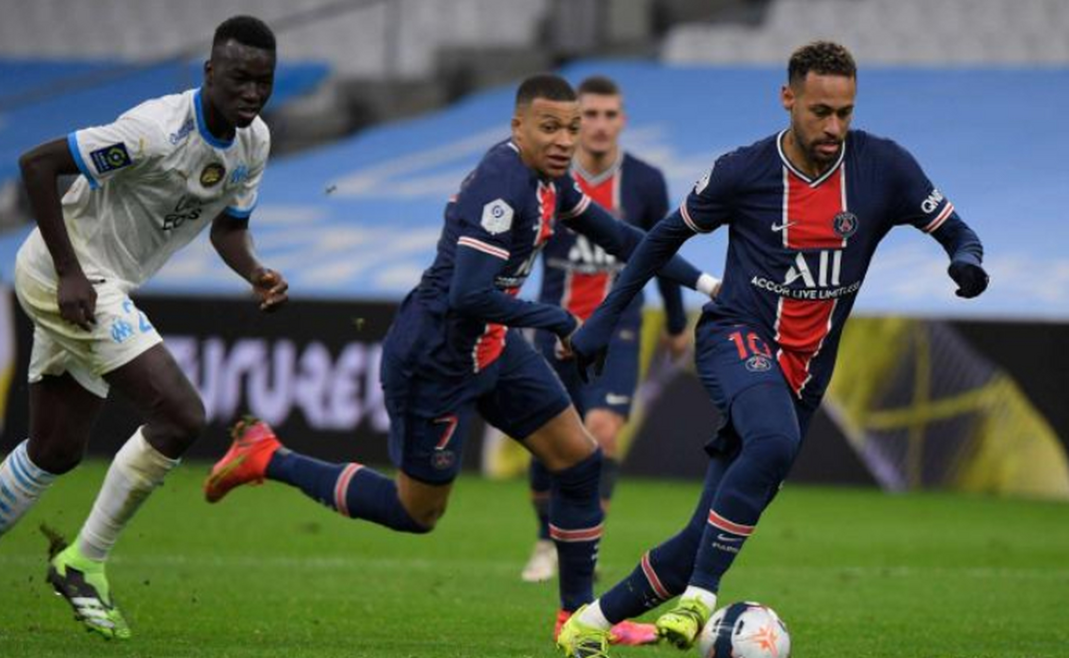 爱游戏体育-关于今夜AC米兰强势反弹——欧超杯节点到来;态度坚定;细节决定成败的信息