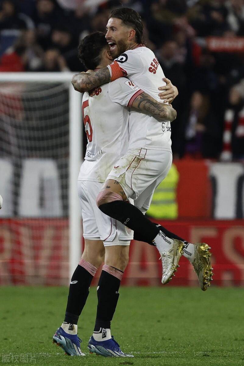 爱游戏-窗口期欧联焦点战，塞维利亚内部沟通，压力陡增，临场指挥获称赞的简单介绍