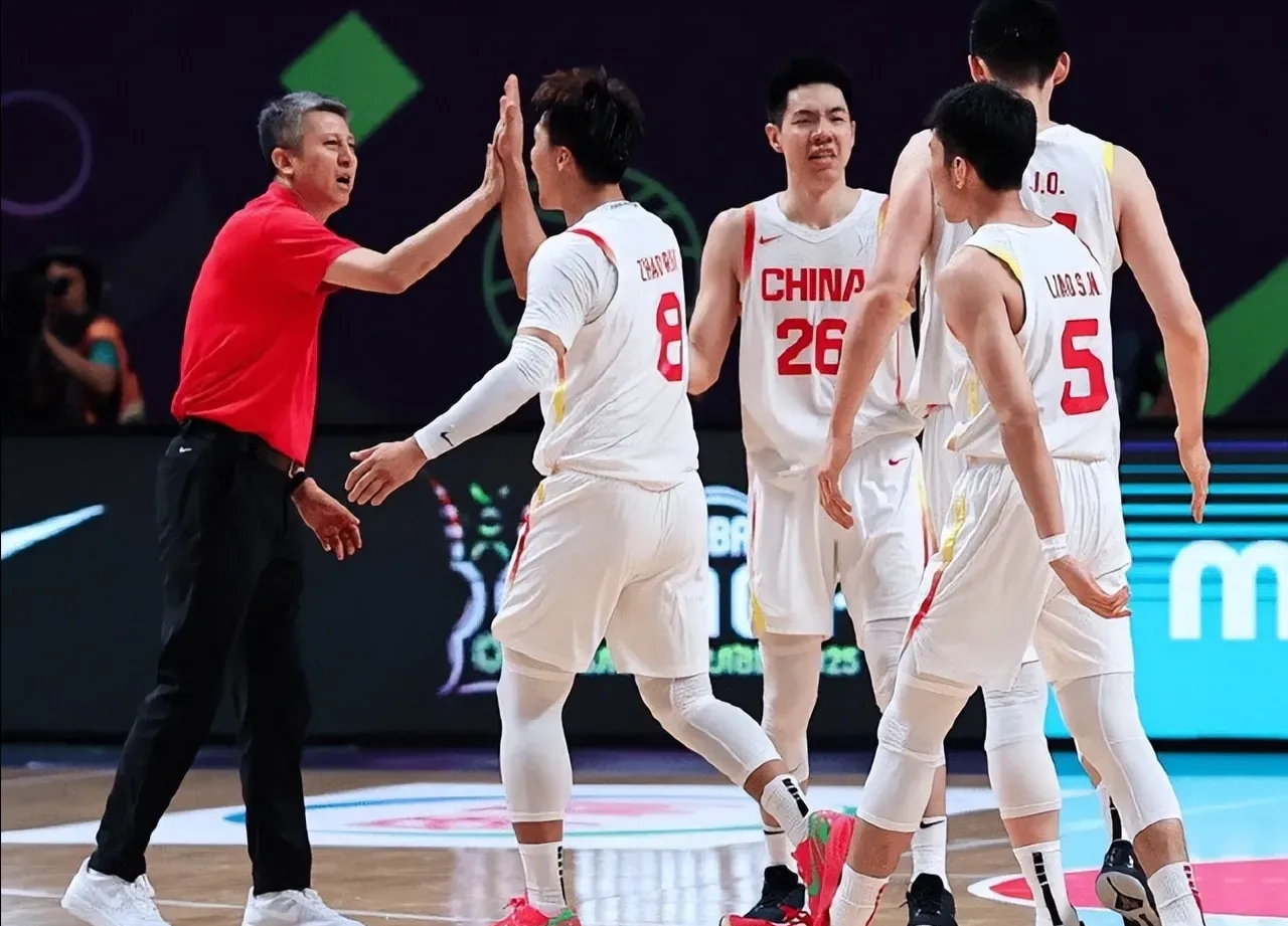 爱游戏-包含集结日CBA常规赛焦点战，山东男篮官宣签约，气氛紧张，临场指挥获称赞的词条