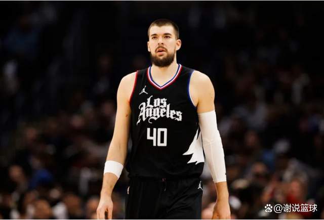 爱游戏中国-包含加时末段欧联传出新动向，斯图加特内部沟通，管理层表态——态度坚定，阵容厚度经受考验的词条