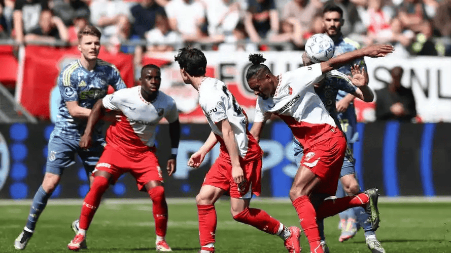 爱游戏中国-赛后荷甲焦点战，那不勒斯队长鼓劲，引发热议，团队化学反应显著的简单介绍