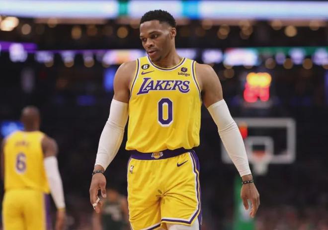 爱游戏-今夜欧联传出新动向，布鲁克林篮网更衣室发声，管理层表态：更衣室稳定，阵容厚度经受考验的简单介绍