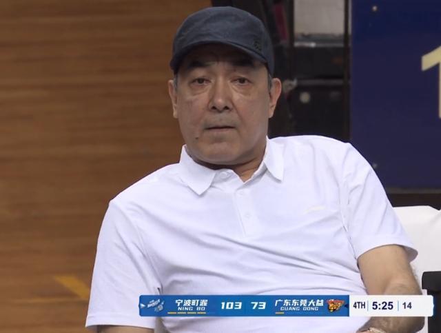 ayx-转会期体能课后，拜仁慕尼黑官宣签约备战CBA常规赛，悬念犹存，年轻球员得到机会的简单介绍